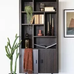 Sormipaneeli Hyllykaappi Remi Ruskea 95732 12 Sormipaneeli Hyllykaappi Remi Ruskea 95732 -Kaappi | Vitriinikaappi Ale ruskea sormipaneeli avohylly kaapilla