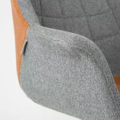 Industrial Työtuoli Doulton Ko -Kaappi | Vitriinikaappi Ale ty tuoli py rill s dett v harmaa konjakki k sinojallinen industrial retro tyylik s tikattu moderni mukava laadukas 8 scaled