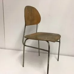 Edessä -Kaappi | Vitriinikaappi Ale vanha lasten koulutuoli 2